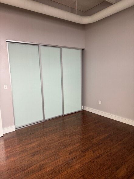 Building Photo - 246 E Main St