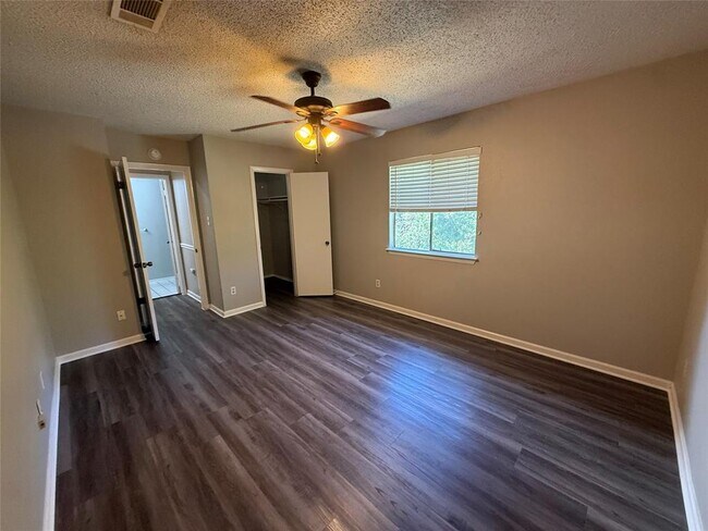 Building Photo - 7001 Winedale Dr