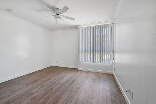 Building Photo - Spacious 2-Bed / 2-Bath Apartment in Prime Hollywood Location