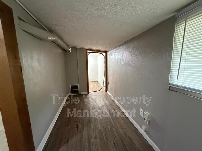 Building Photo - 810 St Anthony Ln