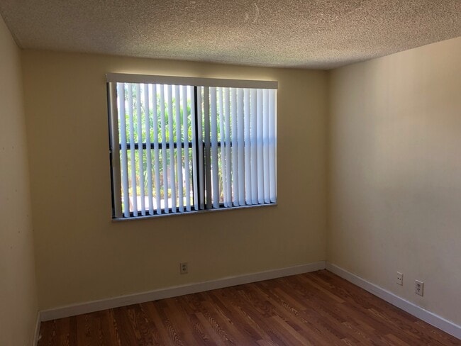 Building Photo - TWO BEDROOM TWO BATHROOM!! WATERFRONT COMMUNITY!!