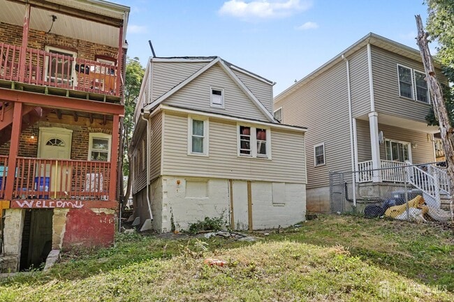 Building Photo - 181 Hale St