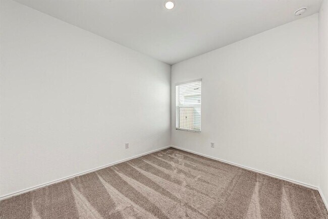 Building Photo - 526 Thunderstorm Ave