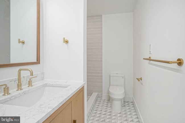 Building Photo - 316 Farmdale Rd