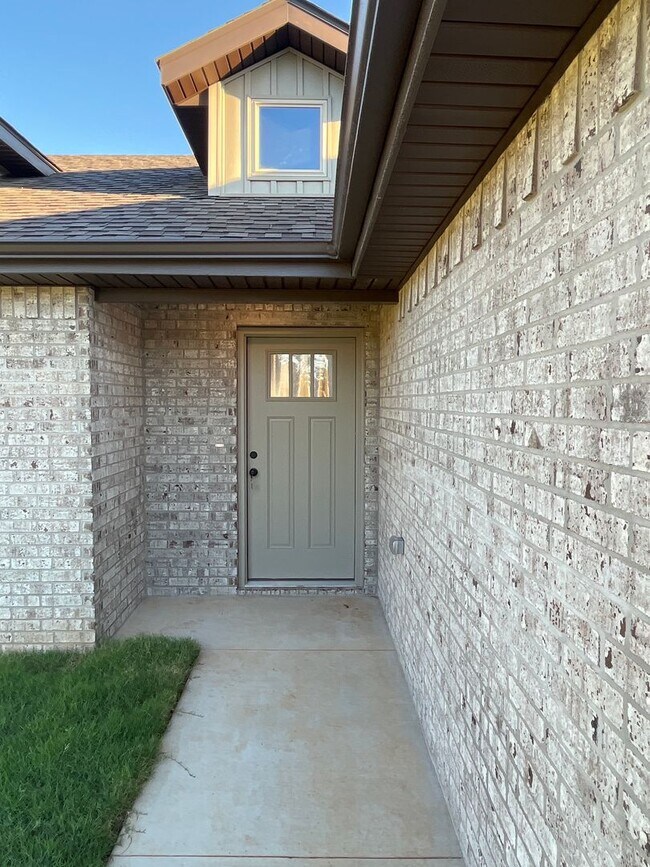 Building Photo - Your Dream Home Just Hit the Market – Don’t Miss Out!