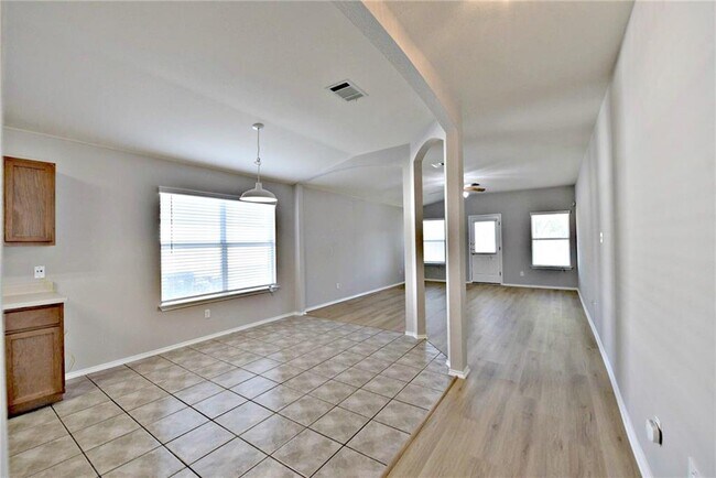 Building Photo - 510 Golden Gate Dr