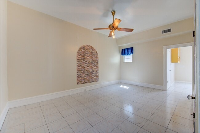 Building Photo - 1619 Avenue N