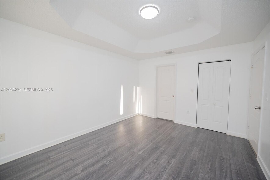 Building Photo - 5000 NW 116th Ct