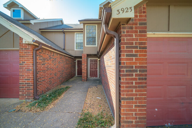Building Photo - Wyngate Townhomes 3923D