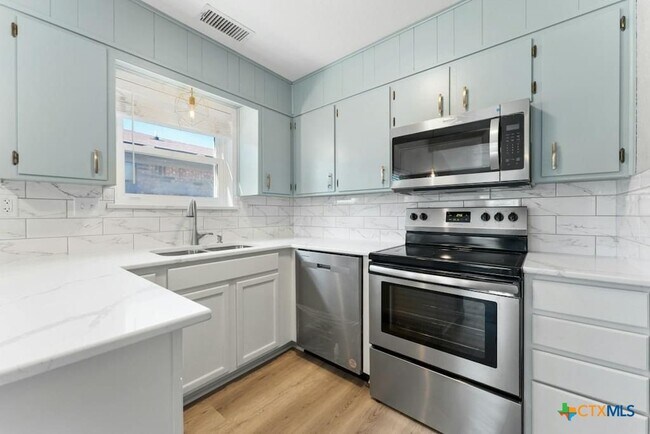 Building Photo - 2202 Spicewood Dr