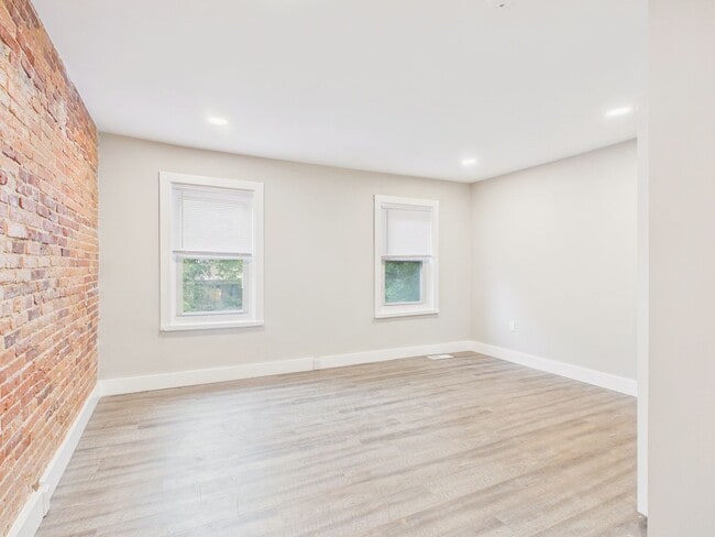 Building Photo - 253 Briggs St