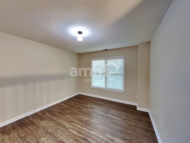 Building Photo - 3178 Vickery Dr NE