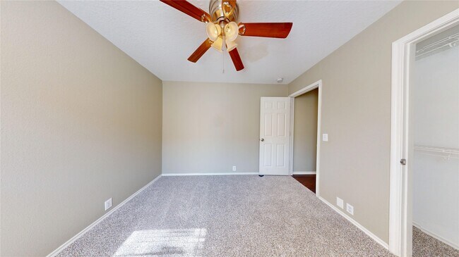 Building Photo - 6007 Baldwin Elm St