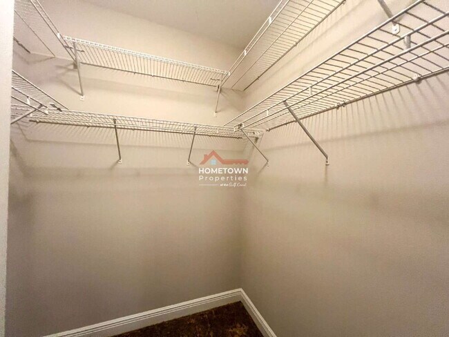 Building Photo - 8776 Bradfield Dr