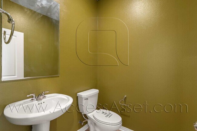 Building Photo - Dreamy 2-Story, 3 Bed/2.5 Baths Townhome In New Community!