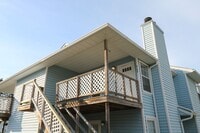 Building Photo - 2 bedroom 1 bath condo near Town Center in Virginia Beach!