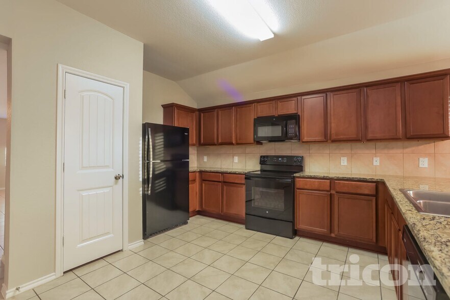 Building Photo - 2511 Glen Hollow Dr