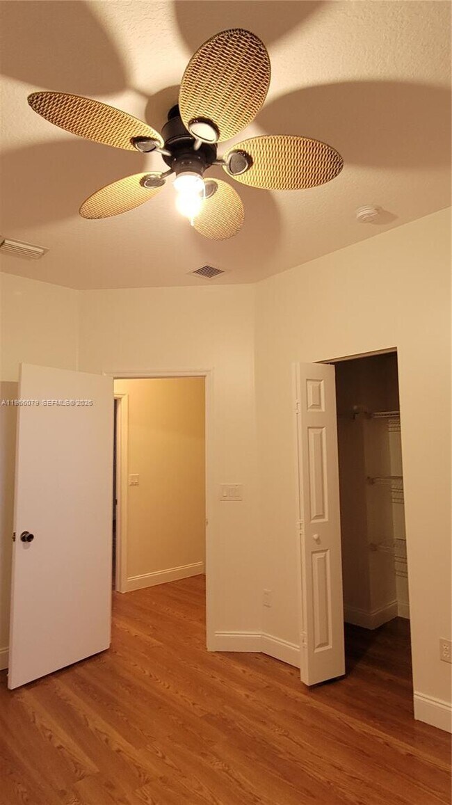 Building Photo - 4976 Leeward Ln