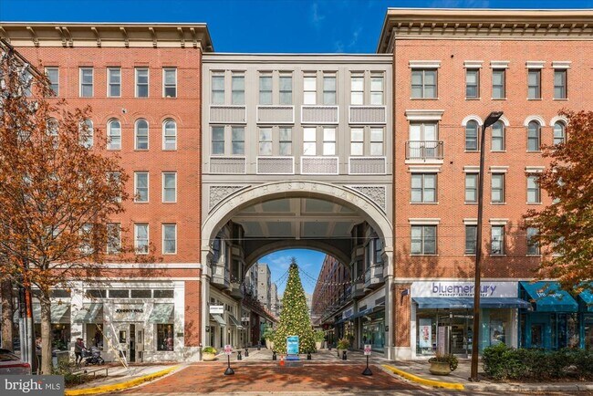 Building Photo - 4915 Hampden Ln