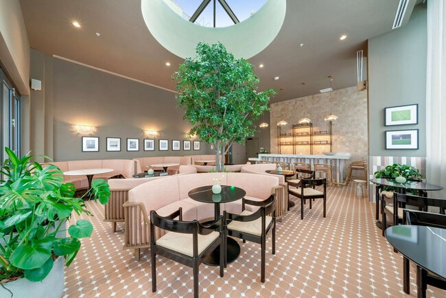 Building Photo - 11 NE 6th St