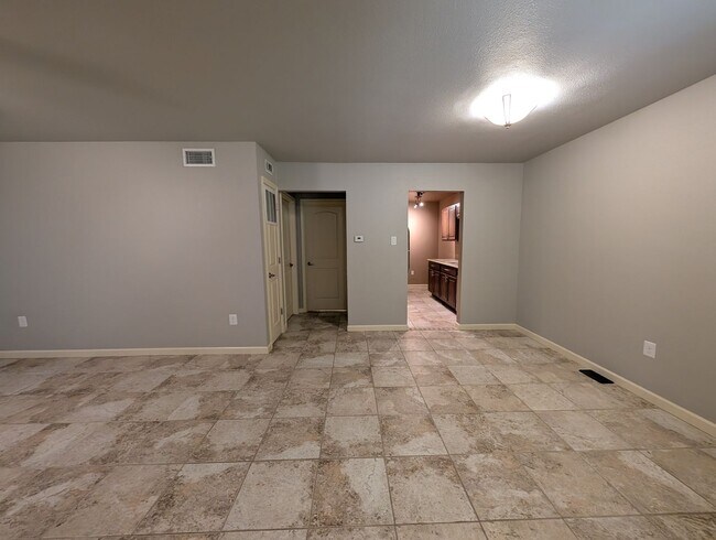 Building Photo - 2/2 Condo on Lake McQueeny / Waterfront Co...