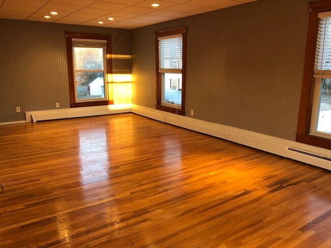 Building Photo - 184 Middle St