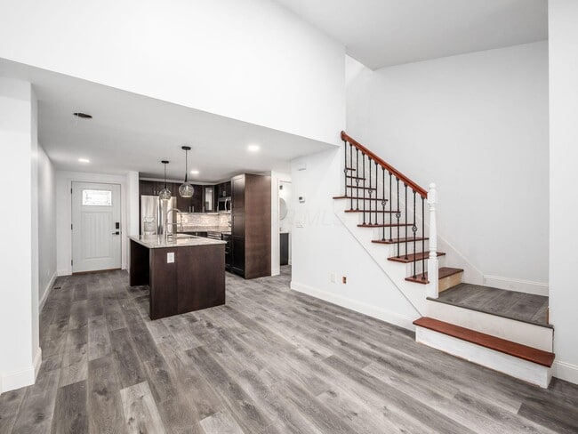 Building Photo - 3531 Sunset Dr