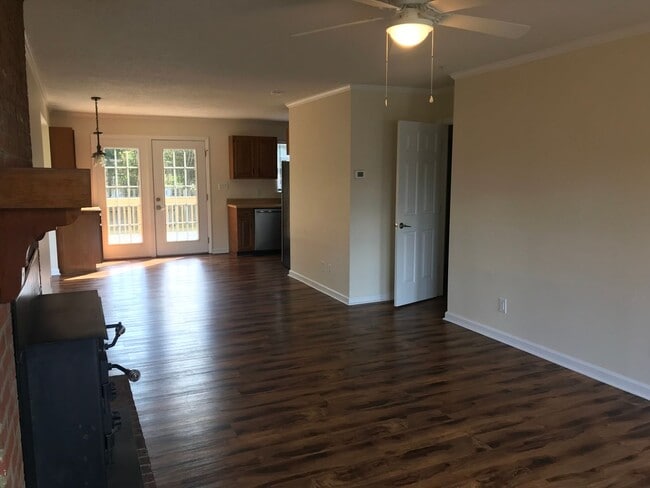 Building Photo - 112 Sycamore St