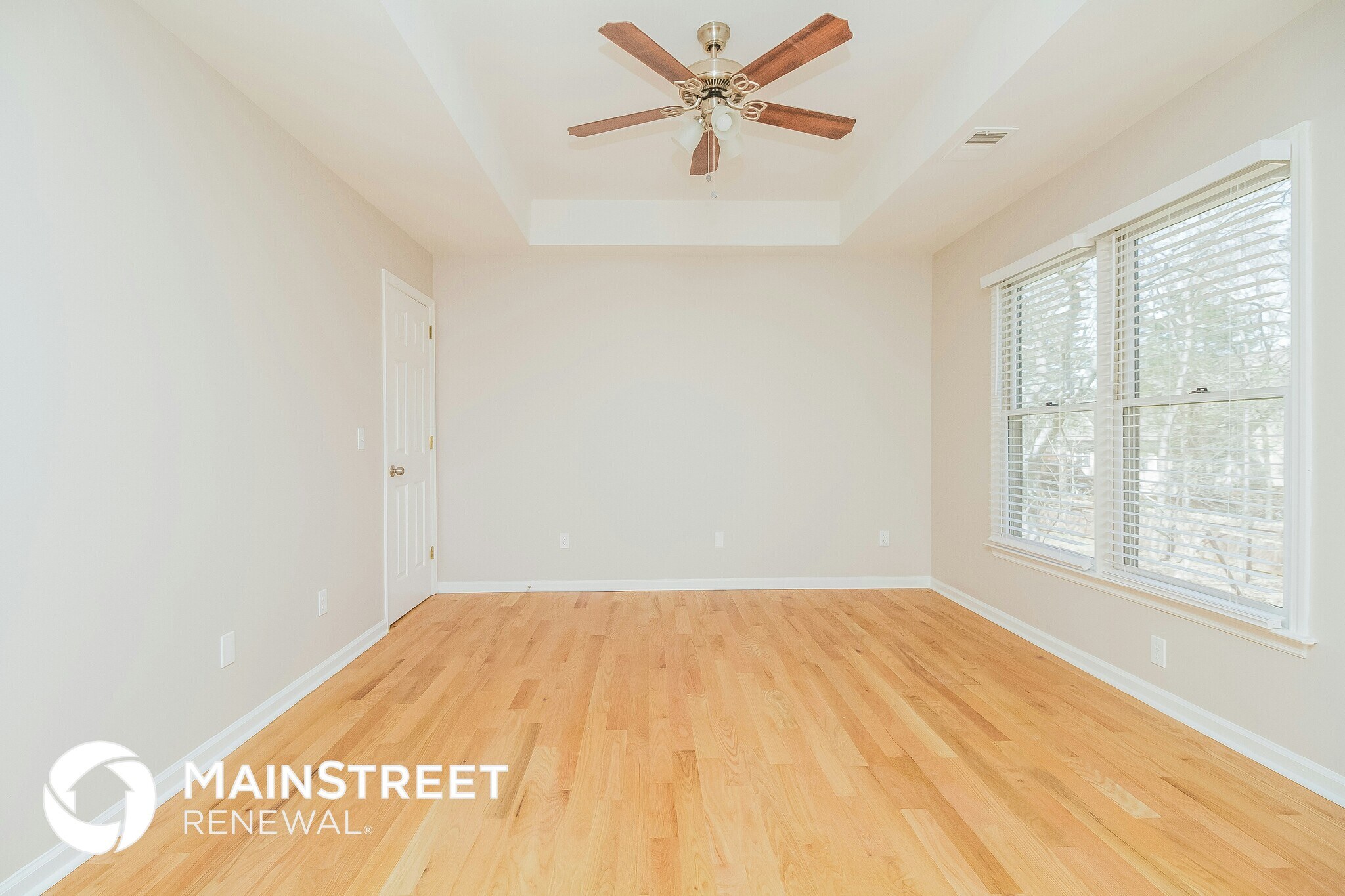 Building Photo - 4352 Cambridge Dr