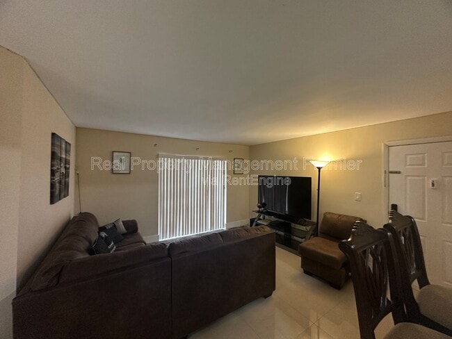 Building Photo - 9491 Palm Cir S