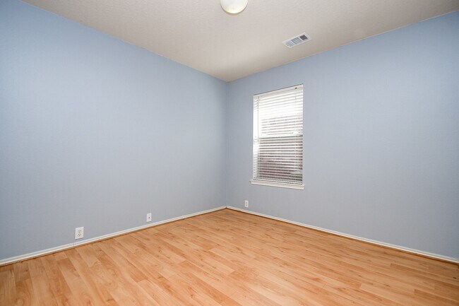 Building Photo - 6003 Baldwin Elm St