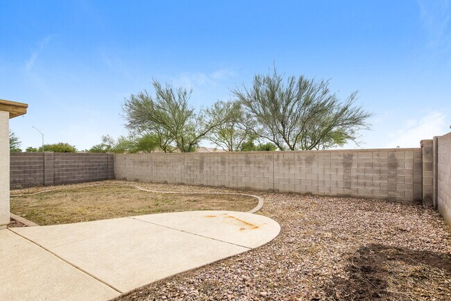 Building Photo - 40333 W Helen Ct