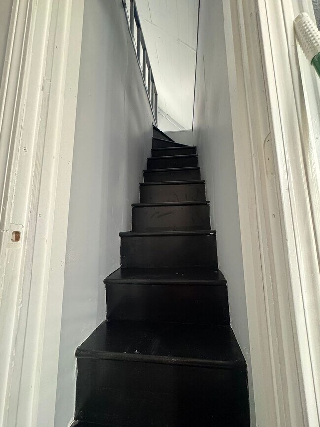 Building Photo - SINGLE FAMILY HOUSE FOR RENT