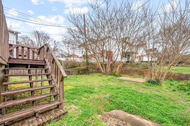 Building Photo - Cozy 2 Bedroom Downtown Home Available!