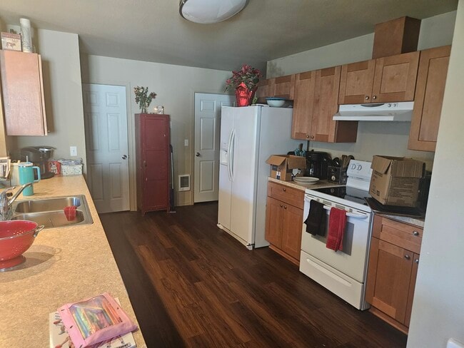 Building Photo - 414 8th Ave NW