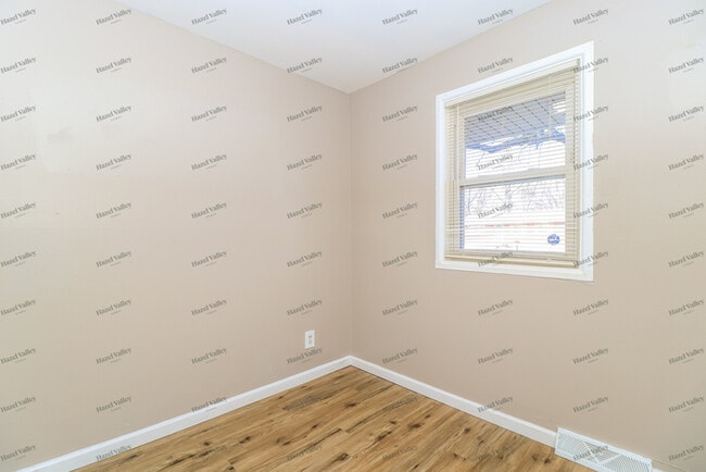 Building Photo - 1370 Reale Ave