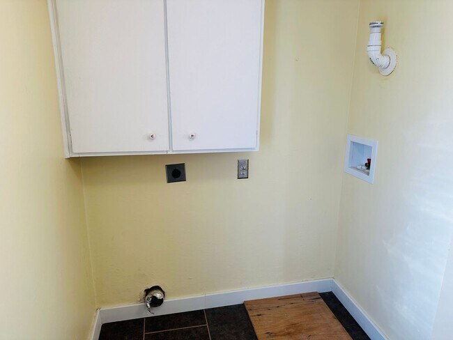 Building Photo - 720 1/2 S. 32nd St.