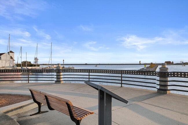 Building Photo - 4 Gas Light Dr