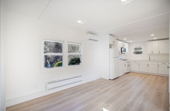 Building Photo - 2401 Westfield St