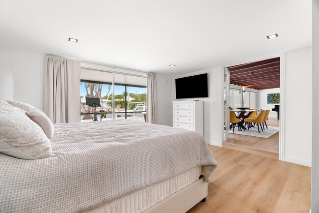 Building Photo - 273 Tropic Dr