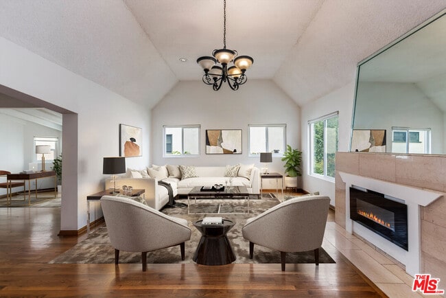 Building Photo - 459 S Bundy Dr