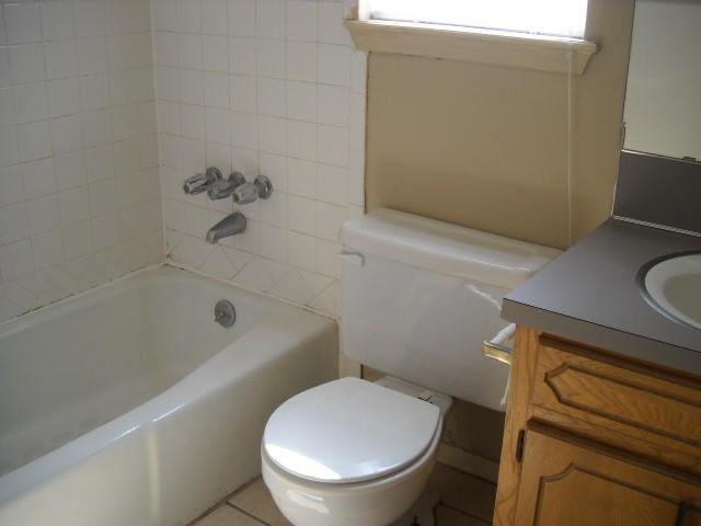 Building Photo - 742 Chaucer Dr
