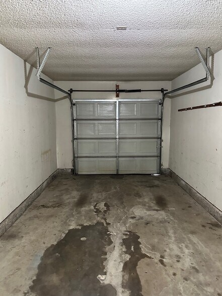 Building Photo - 8607 S Drexel Pl