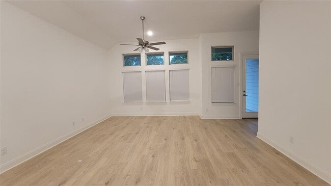 Building Photo - 1720 Scenic Hts Ln