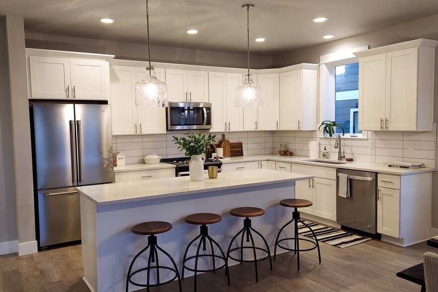 Building Photo - 1118 SW Dottie Ct