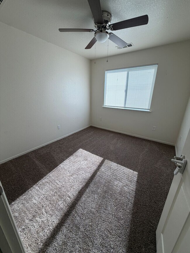 Building Photo - 1501 Arnold Ct