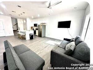 Building Photo - 829 Kayton Ave