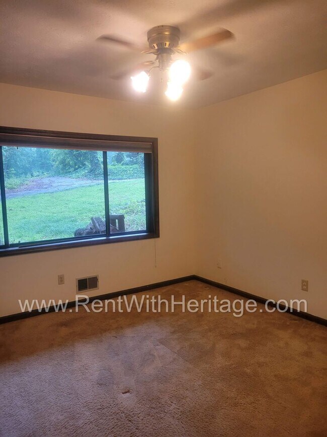 Building Photo - Charming Cabin Style Home on 1.3 Acres / F...