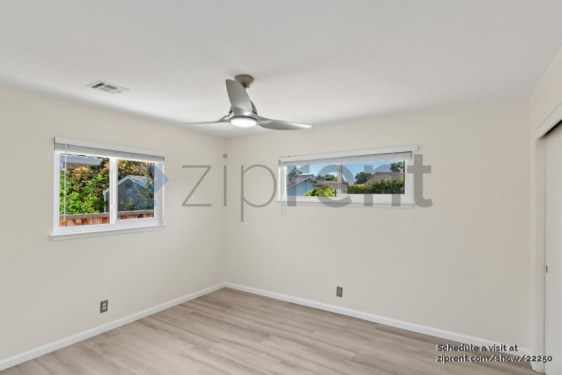 Building Photo - Unit