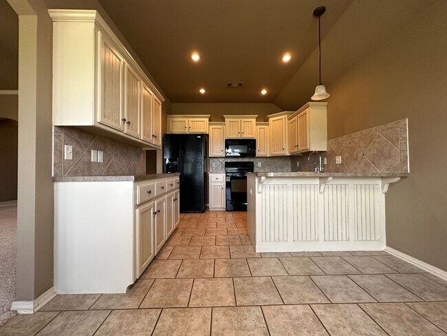 Building Photo - Spacious Elegance: Your Dream 3 Bed, 2 Bath Home with a Cozy Fireplace and 2-Car Garage!